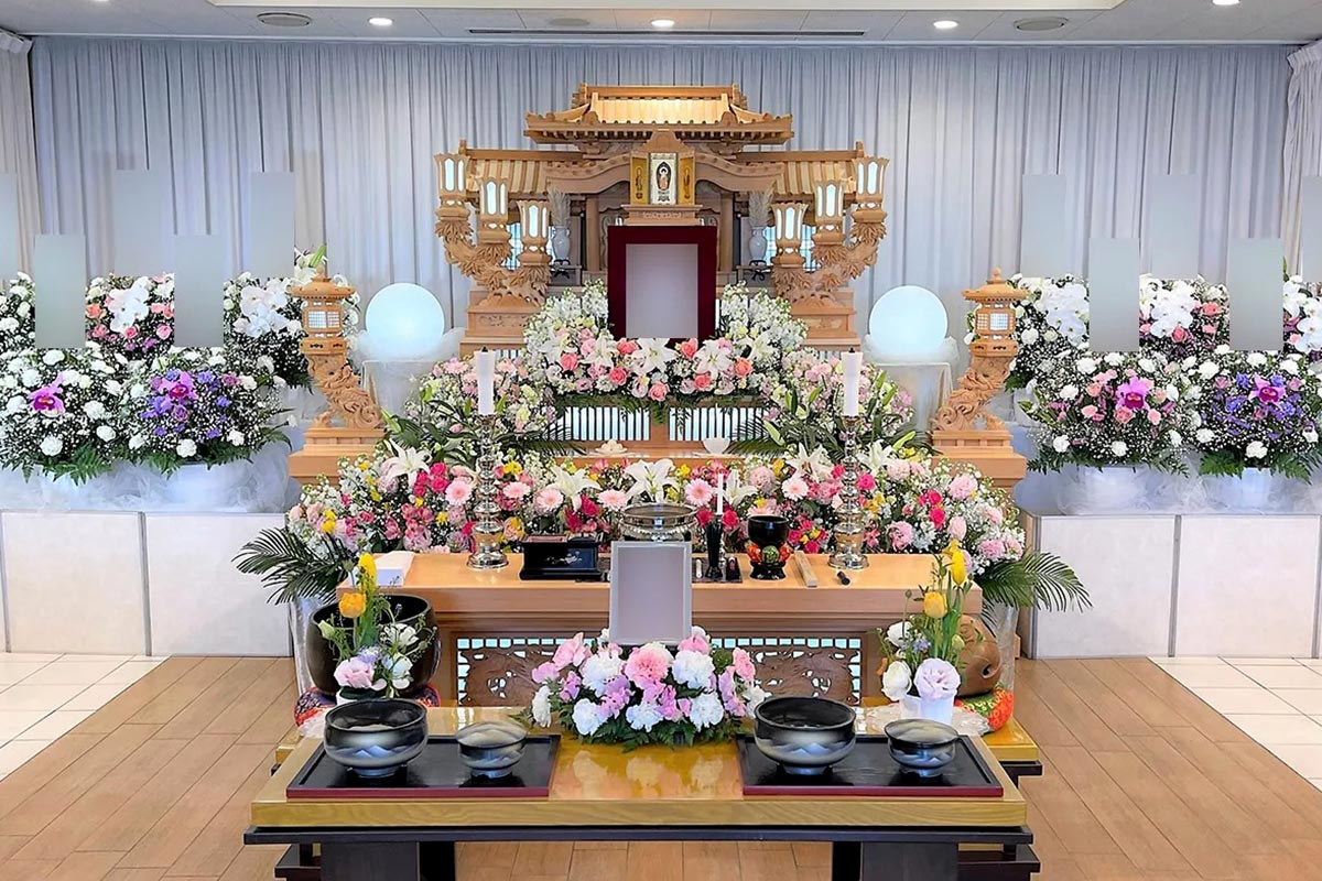 南山ホールでの葬儀風景