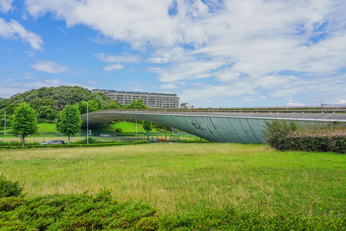 緑に囲まれた稲城市の風景